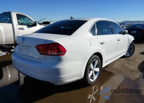 2015 Volkswagen Passat 1.8T Limited Edition из США, поврежденный, VIN 1VWAT7A31FC082046